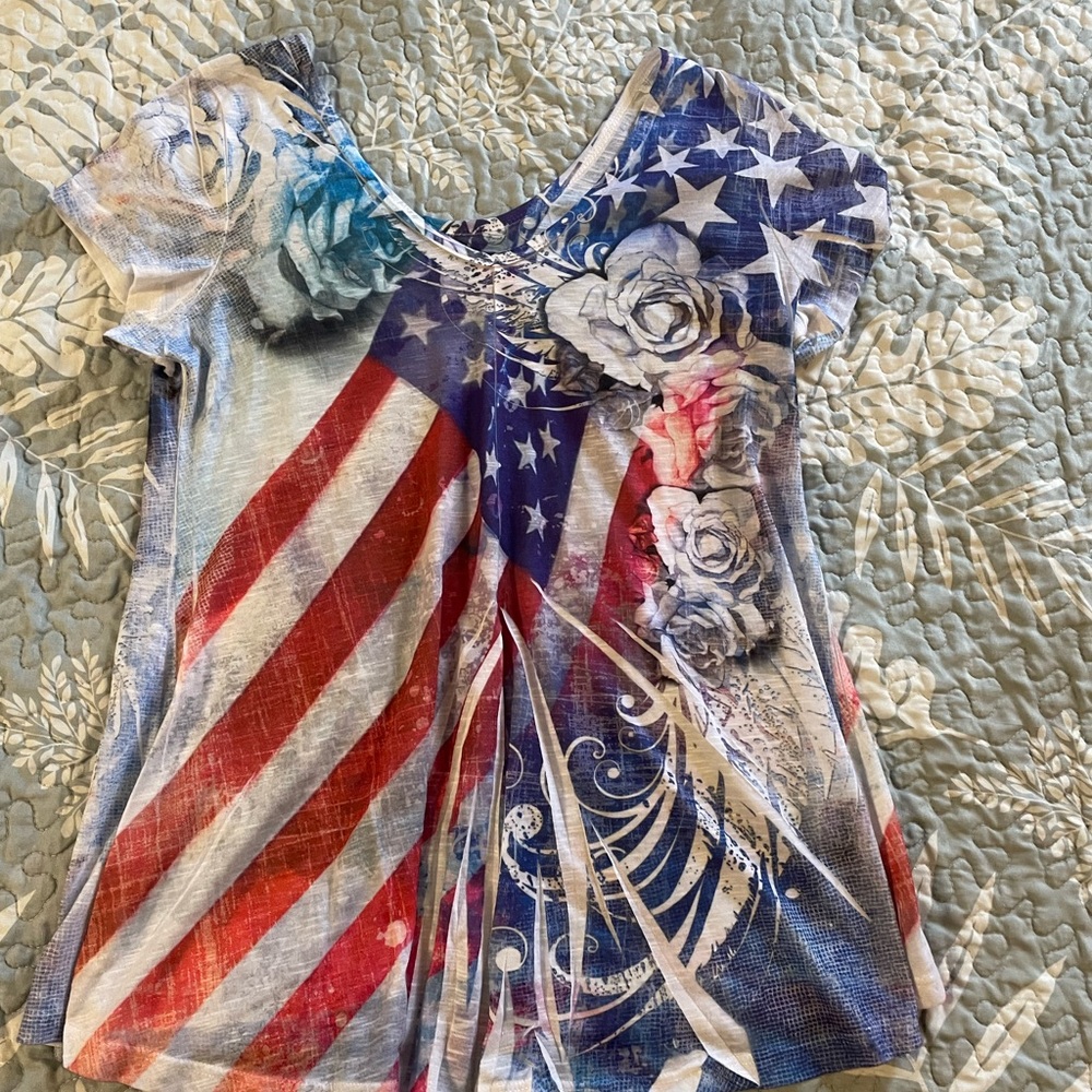 Women’s medium Patriotic Big Bang blouse so pretty - Picture 6 of 6